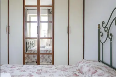 a bedroom with a bed and a mirror at Casa Maria Grazia Villa indipendente con vista mozzafiato a Monreale in Monreale