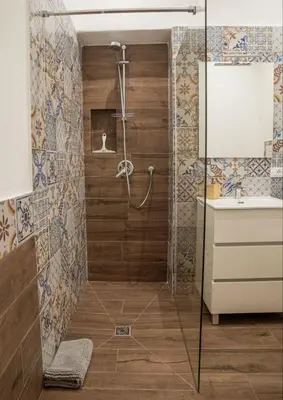 a bathroom with a shower and a sink at L'angolo di Leo in Isola delle Femmine