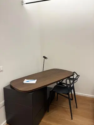 a desk with a lamp and a chair in a room at B&B Sulle Vie del Capo in Palermo