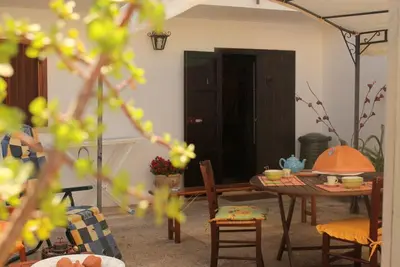 a living room with a wooden table and chairs at Villa Sterlizia in Castellammare del Golfo
