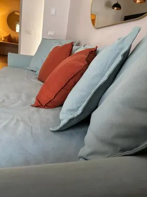 a bed with a bunch of pillows on it at Centrale e accogliente Casa Papèl in Palermo