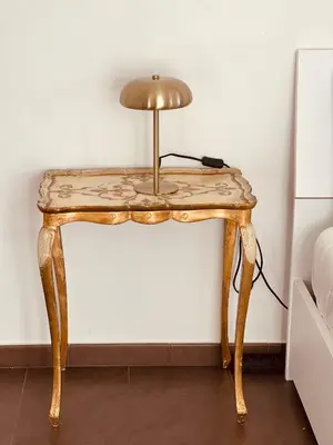 a table with a lamp on top of it at casadeb orleans in Palermo