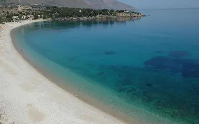 an aerial view of a beach with blue water at Appartamento Le Terrazze in Castellammare del Golfo