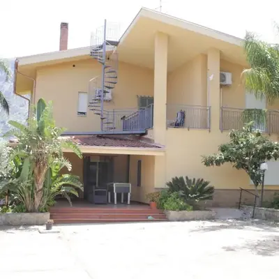 Villa Giù