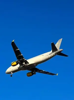 an airplane flying in the blue sky at traversa 8, aeroporto in Cinisi