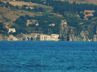 a house on the shore of a large body of water at Blunda Holiday Home in Castellammare del Golfo