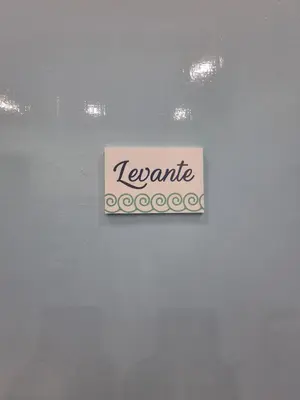a sign with the word keynes on a wall at La Casa di Giovy in Palermo