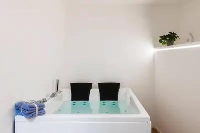 a kitchen with a microwave and a sink at Eleven Luxury Suite in Palermo