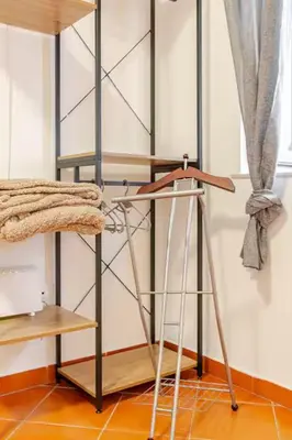 a room with a shelf and a table and a chair at mastro casa vacanza in Palermo