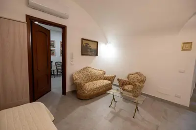 a living room with two chairs and a table at Le 4 Stagioni-nelcuorediCorleone in Corleone