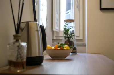 a bowl of fruit on a table next to a blender at Vissi d'Arte Rooms in Palermo