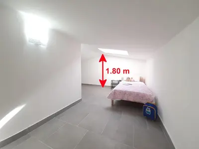 a room with a bed and a red arrow pointing to a room at Campofelice Holidays East Villa in Campofelice di Roccella