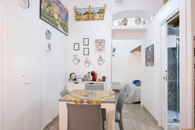 a small dining room with a table and chairs at Tra i vicoli di Ballarò in Palermo
