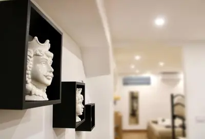 a room with two white heads on a wall at Pillis House, accogliente appartamento in centro città, vicino al Politeama Palermo in Palermo