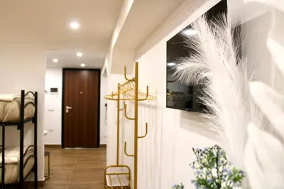 a room with a bed and a feather wall decoration at Pillis House, accogliente appartamento in centro città, vicino al Politeama Palermo in Palermo