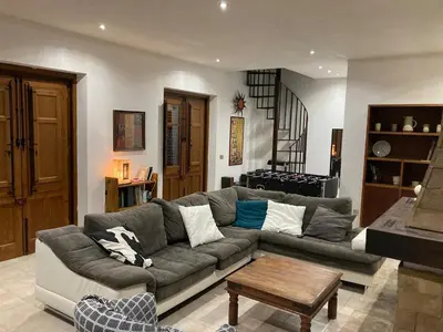 a living room with a couch and a table at Noravilla con piscina fra mare e montagne in Mandra Capreria