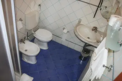 a small bathroom with a toilet and a sink at Agriturismo Case Tabarani in Collesano