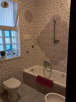 a bathroom with a toilet and a bath tub at Casa Kennedy in Capaci