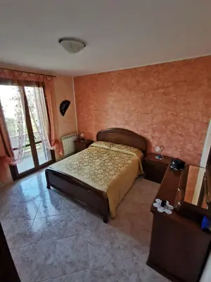 a bedroom with a bed in a room with a window at Località Cefalù - Villa indipendente con giardino in Lascari