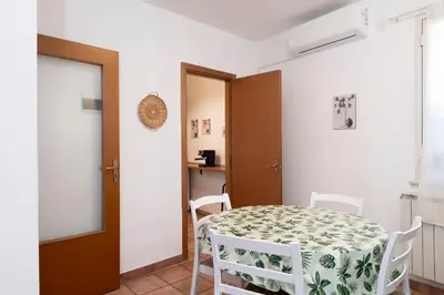 a dining room with a table and chairs at Cathedral View Apartment 2 Stanze Matrimoniali con Balcone in Centro in Palermo