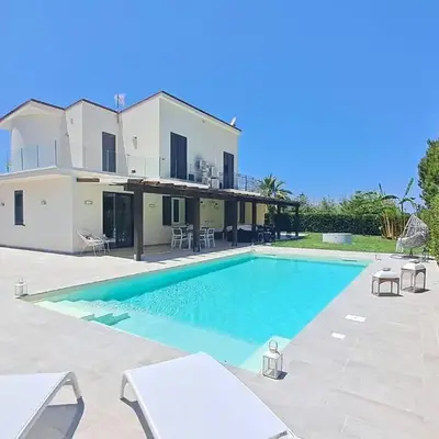 Villa Elios Adriana con piscina a Lascari