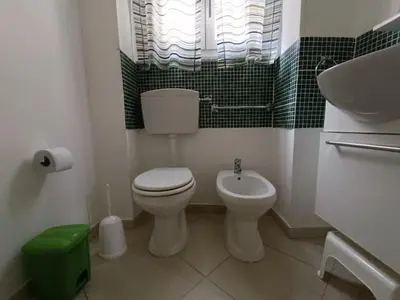 a small bathroom with a toilet and a sink at Trip Rooms 2 in Palermo