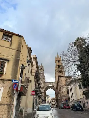 a white car parked in front of a building with a gate at Vicoletto Natalia - Proppro SRL- Palermo in Palermo
