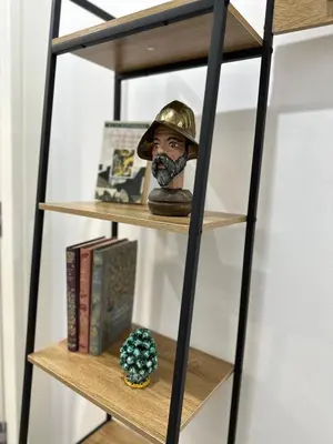 a shelf with a bust of a soldier and books at Kàlia Rooms in Palermo