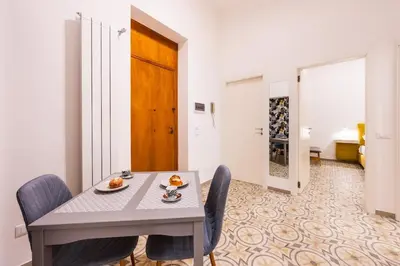 a dining room with a table and chairs at Casa D'Ondes in Palermo