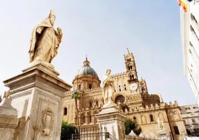 a statue in front of a large building at Capo Petit Apartment in Palermo