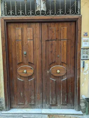 a wooden door with two handles on it at Casetta Nenè - Palermo Centrocittà - Intero Appartamento in Palermo
