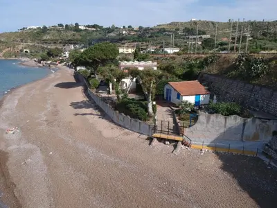 an aerial view of a beach with a house at Casa Sulla Spiaggia Villa Eléftheria in Altavilla Milicia