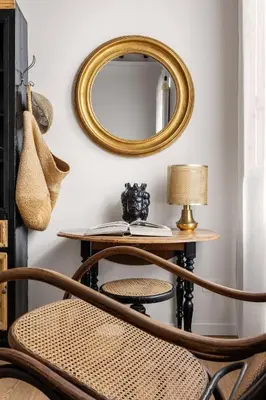 a mirror on a wall next to a table with a chair at Casa Palermo in Palermo