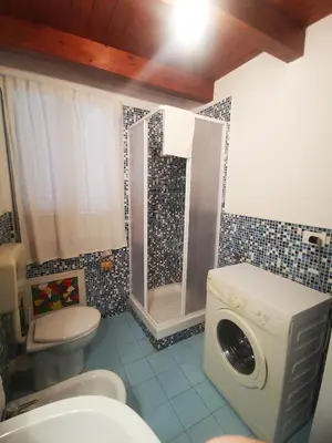 a bathroom with a toilet and a washing machine at kappa's house a granni in Palermo