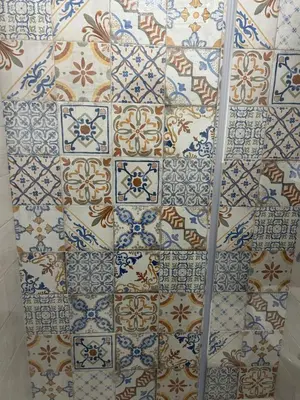 a tiled wall with blue and white tiles at All'Oro Suite & go in Palermo
