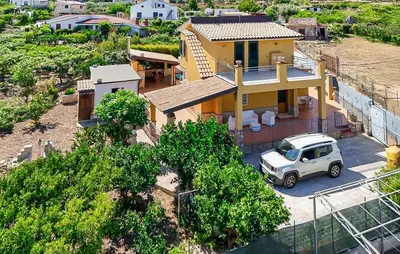 a white van parked in front of a yellow house at Stunning Home In Trabia in Trabia
