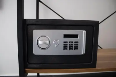 a microwave oven sitting on top of a table at Dimora Garibaldi in Palermo