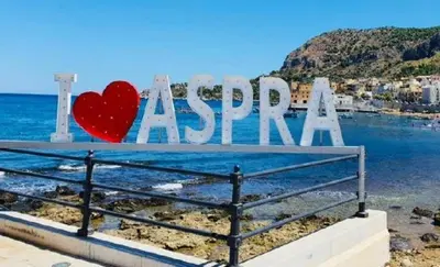 a sign with a red heart on the beach at Casa Asprigna in Ficarazzi