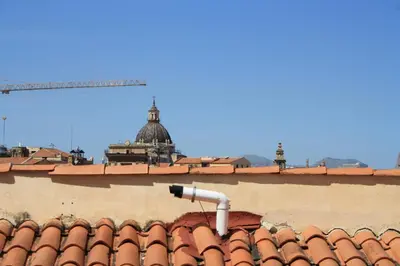 a roof with a camera on top of a building at Targa Moto Art in Palermo