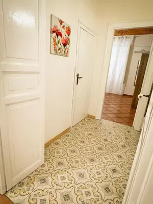 a hallway with a door and a tile floor at Mercury Apartment - 100 mq nel cuore di Palermo in Palermo