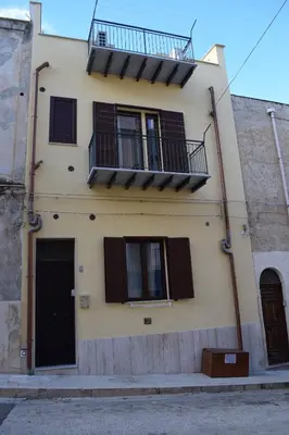 a building with a balcony on the side of it at Casa Vacanze del Golfo in Castellammare del Golfo