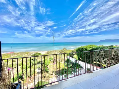 a balcony with a view of the ocean at Riva Marina, sulla spiaggia in Alcamo