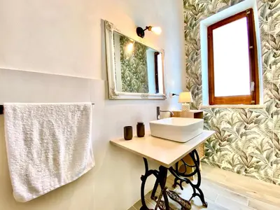 a bathroom with a sink and a mirror at Riva Marina, sulla spiaggia in Alcamo