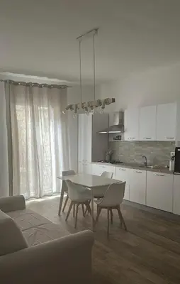 a kitchen and dining room with a table and chairs at Mahalo in Palermo