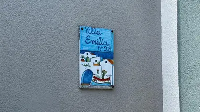 a sign on the side of a wall at Villa Emilia Mondello Appartamento Vita Alba con vista sul mare in Mondello