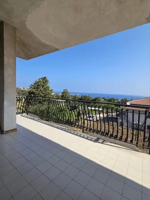 a balcony with a view of the ocean at IL GEKO tra Palermo e Cefalu' nel mare di Sicilia in Trabia