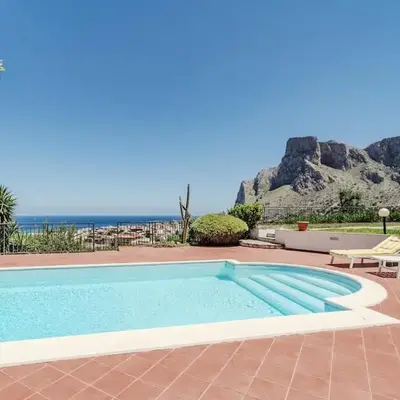 Pool & Panoramic Villa - 9 mins city center