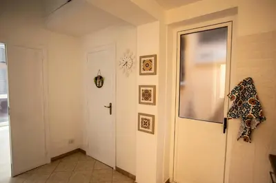 a hallway with a white door and a white wall at Casa Alagna - La Casetta al Mare con Idromassaggio in Palermo