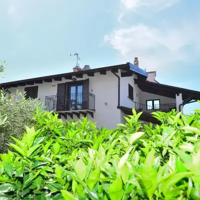 M&G Holiday House