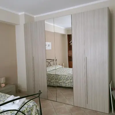 a room with a mirrored closet with a mirror at Stella del mare in Palermo
